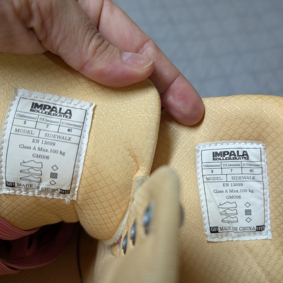 Impala Checkered Roller Skates with Pink Details - Picture 6 of 7